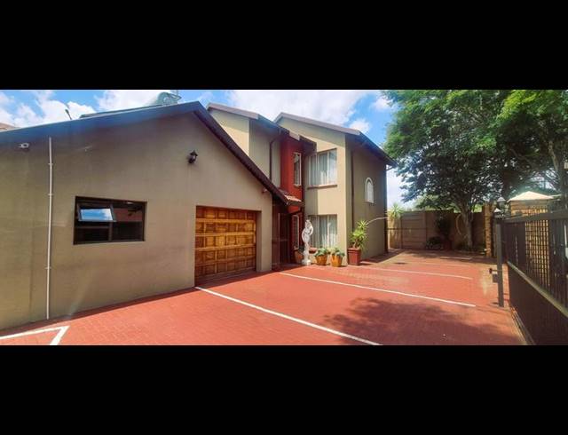 BUSINESS FOR SALE IN ELDORAIGNE